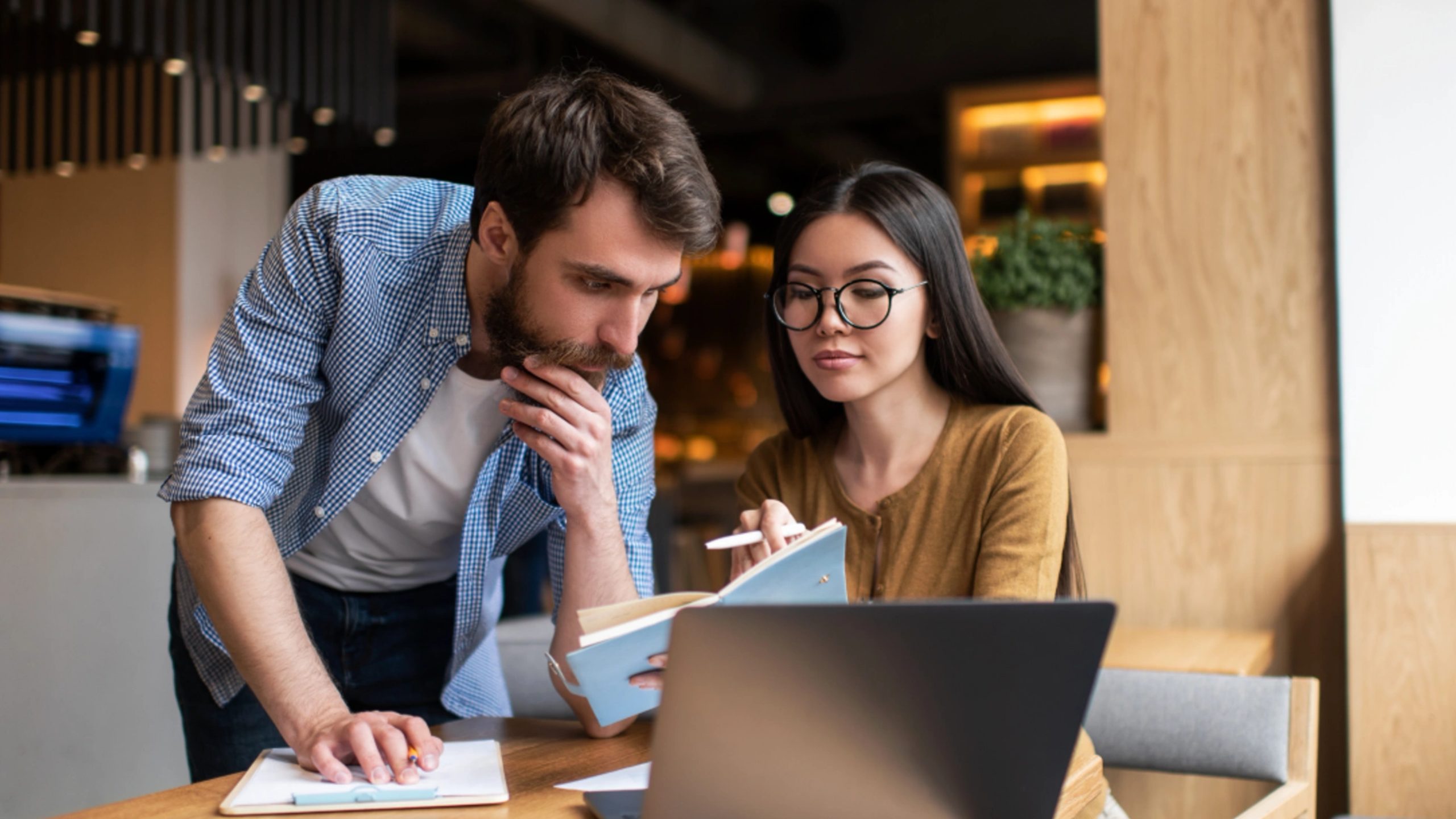 Herramientas de IA (5 aplicaciones que estás dejando de aprovechar en tu empresa)  